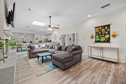 11009 Pinehurst Dr, Austin, TX, 78747-1623 | Card Image