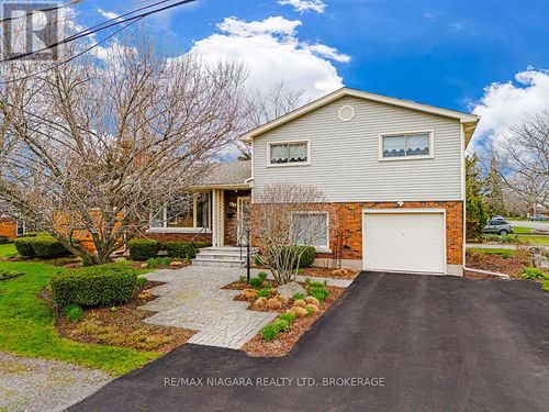 82 Scholfield Avenue, Port Colborne (Sugarloaf), ON, L3K5S9 | Card Image