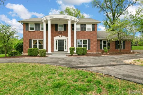 128 Ladue Oaks Dr, Creve Coeur, MO, 63141-8163 | Card Image