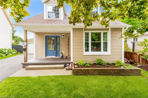11 Nipigon Pl, Kitchener, ON, N2B3N5 | Card Image