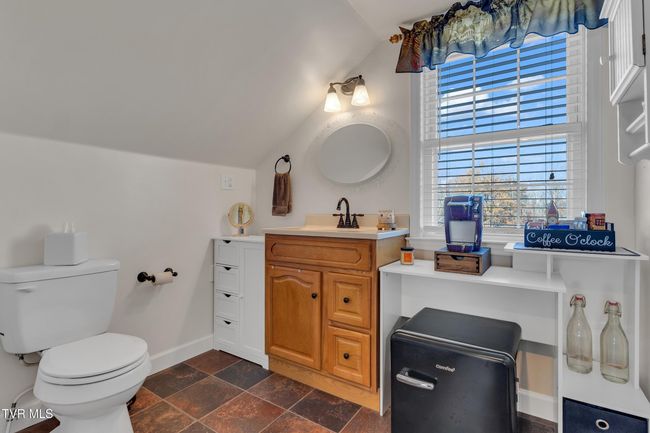 Upstairs bath | Image 66