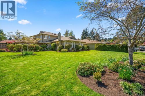 4705 Sunnymead Way, Saanich, BC, V8Y2Z9 | Card Image