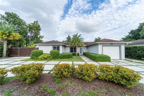 19441 Nw 59th Pl, Hialeah, FL, 33015-4841 | Card Image