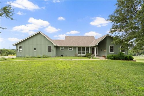 28035 W 89th St, De Soto, KS, 66018-9268 | Card Image