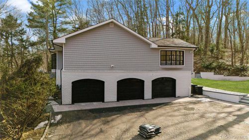 111 Mill River Rd, Oyster Bay, NY, 11771-2736 | Card Image