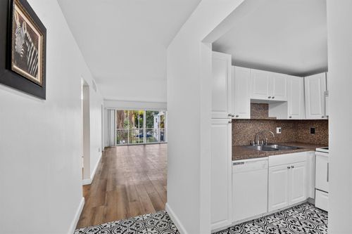 b24-1505 Crescent Cir, West Palm Beach, FL, 33403-2242 | Card Image