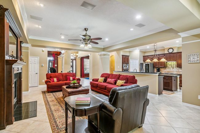 7826 Camden Hollow Ln, House other with 5 bedrooms, 5 bathrooms and 3 parking in Humble TX | Image 11