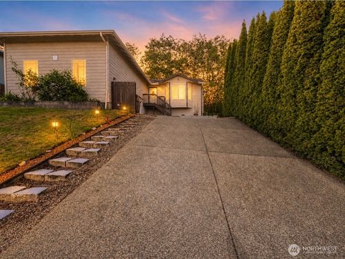 17425 Highland View Dr, Arlington, WA, 98223-7865 | Card Image