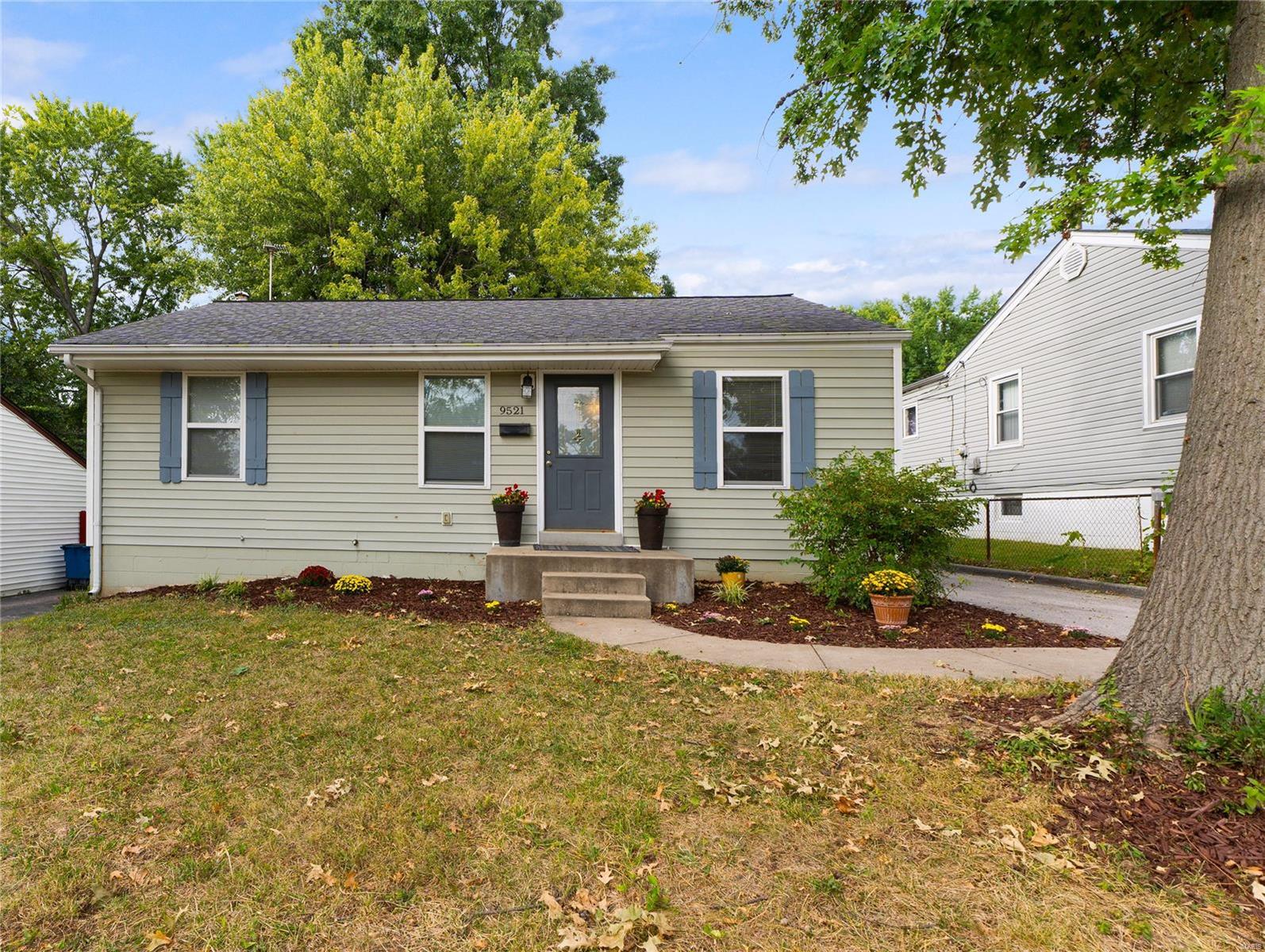 Miriam Ave, Saint Louis, MO 63114