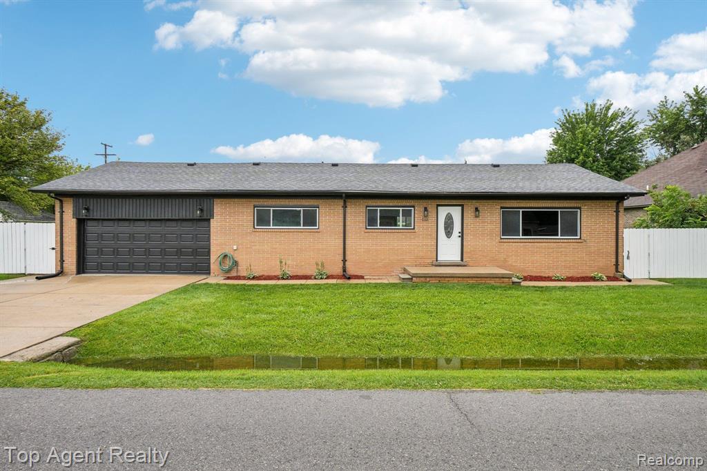 Isabell Ave, Troy, MI 48083