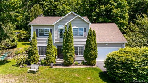 104 Wiccopee Rd, Putnam Valley, NY, 10579-1604 | Card Image