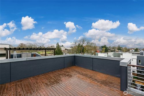 2114 E James St, Seattle, WA, 98122-5926 | Card Image