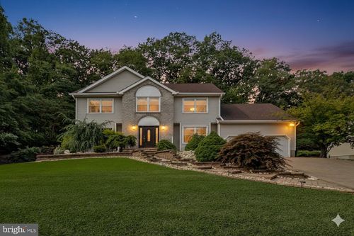 8 Christian Dr, East Brunswick, NJ, 08816-5304 | Card Image