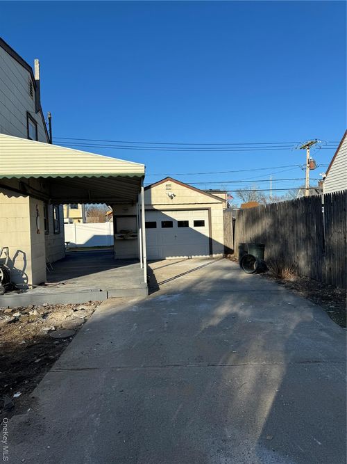 11 Bluespruce Rd, Levittown, NY, 11756-1547 | Card Image