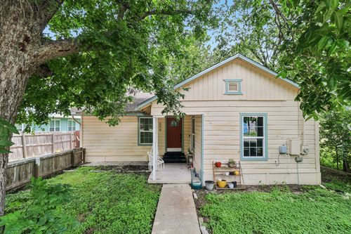 606 E Pecan St, Taylor, TX, 76574-4417 | Card Image