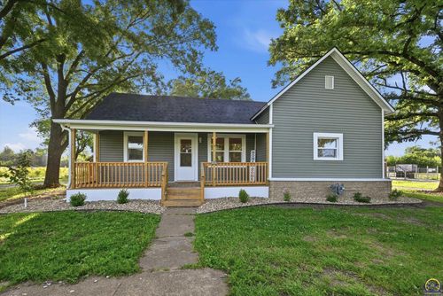 402 N 6th St, Osage City, KS, 66523-1123 | Card Image