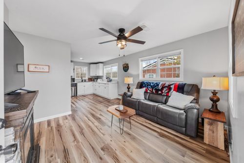 222 N Pine St, Hohenwald, TN, 38462-1324 | Card Image