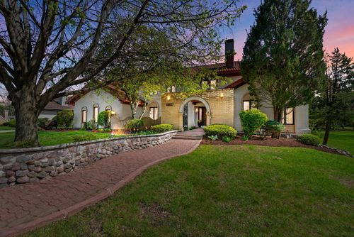 2014 Midwest Club Pkwy, Oak Brook, IL, 60523-2526 | Card Image