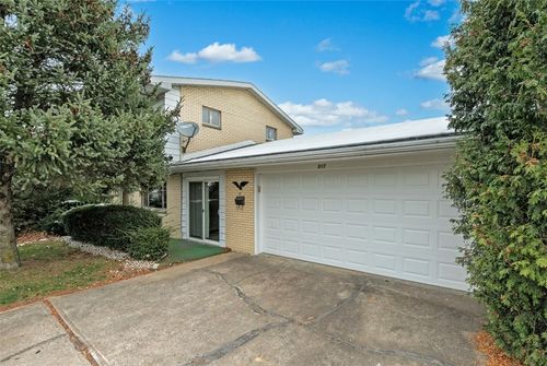 317 N Church St, Mount Pleasant, PA, 15666-1106 | Card Image