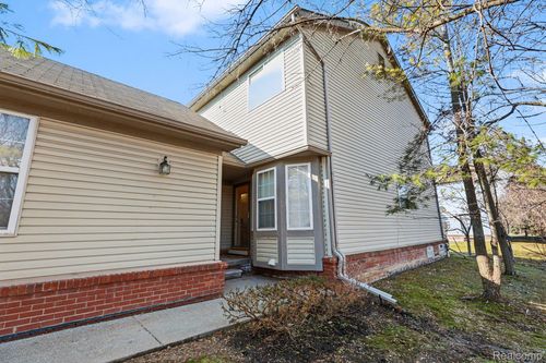 716 Palmer Dr, Pontiac, MI, 48342-1857 | Card Image