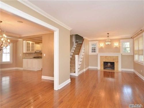 25 Gaynor Ave, Manhasset, NY, 11030-1915 | Card Image