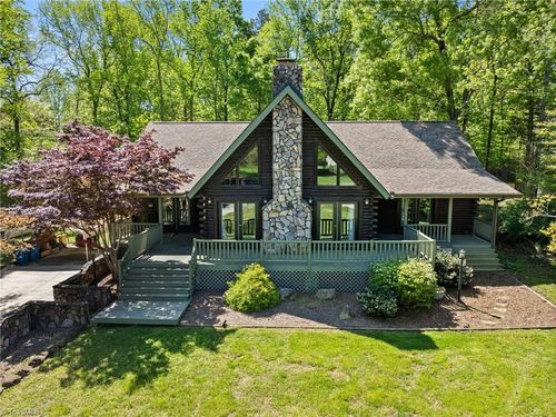 2404 Hunters Ridge Dr, Pleasant Garden, NC, 27313-9529 | Card Image