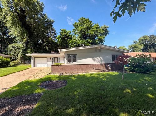 30 Graeler Dr, Saint Louis, MO, 63146-4953 | Card Image