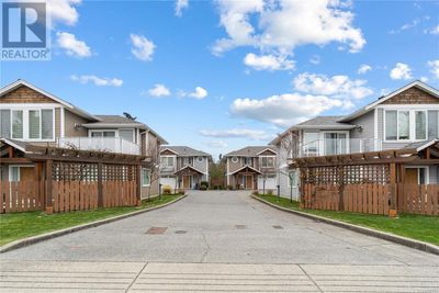 3 - 2252 Meredith Rd, Townhouse with 3 bedrooms, 3 bathrooms and 2 parking in Nanaimo BC | Image 2