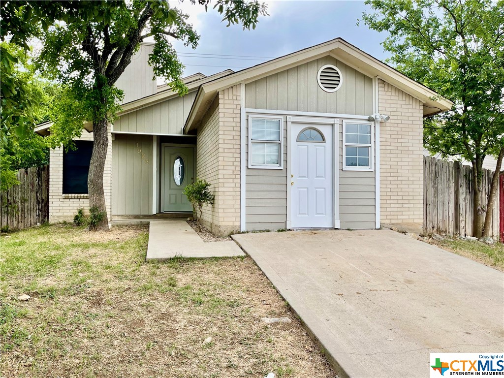 Castle Gate Cir, San Marcos, TX 78666