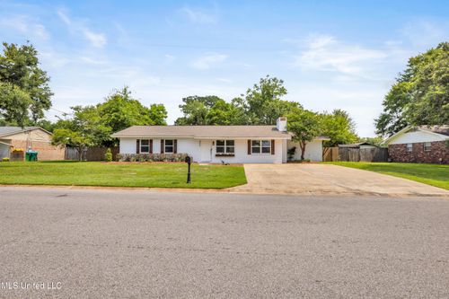 302 Brumbaugh Rd, Ocean Springs, MS, 39564-5301 | Card Image