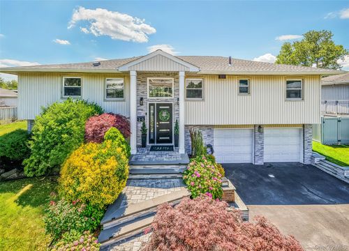 20 Russell Park Rd, Syosset, NY, 11791-5413 | Card Image
