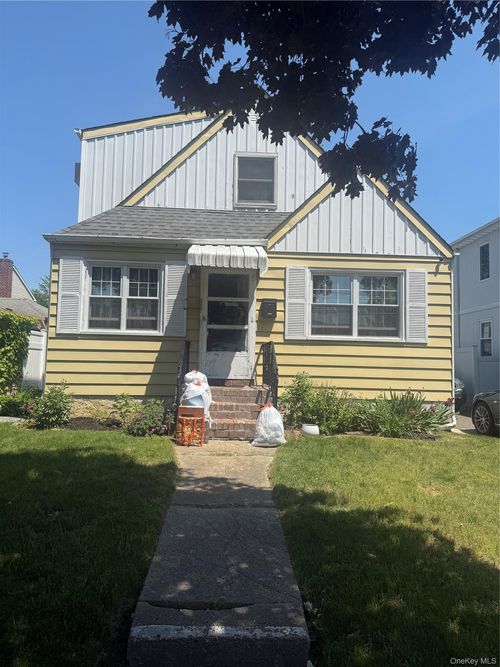 80-11 260th St, Glen Oaks, NY, 11004-1201 | Card Image