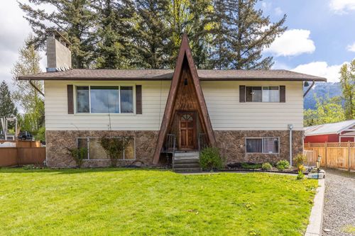 9674 Aberdeen Crescent, House other with 4 bedrooms, 2 bathrooms and 6 parking in Rosedale BC | Card Image