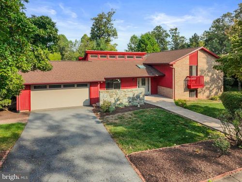 7808 Wendy Ridge Ln, ANNANDALE, VA, 22003-1443 | Card Image