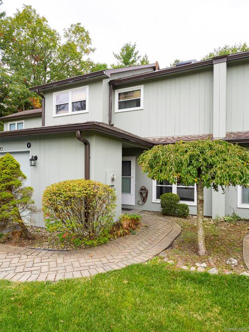 4 Pond Dr W, Rhinebeck, NY, 12572-1902 | Card Image
