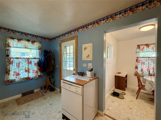 Entry, Kitchen & Dining Room | Image 4
