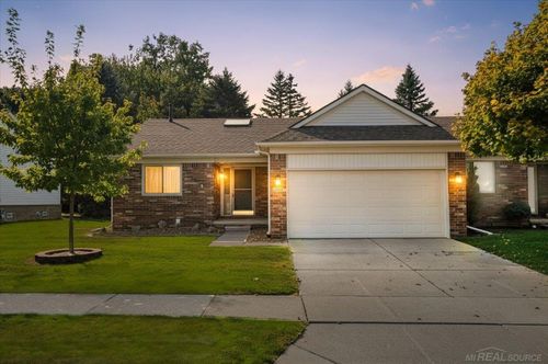 52105 Westfield Dr, Macomb, MI, 48042-3540 | Card Image
