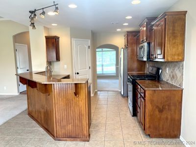 1950 W Woodbury Street, House other with 3 bedrooms, 2 bathrooms and null parking in Broken Arrow OK | Image 2