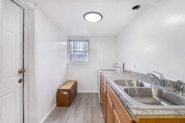 609 E Paterson St, Home with 0 bedrooms, 5 bathrooms and null parking in Flint MI | Image 6