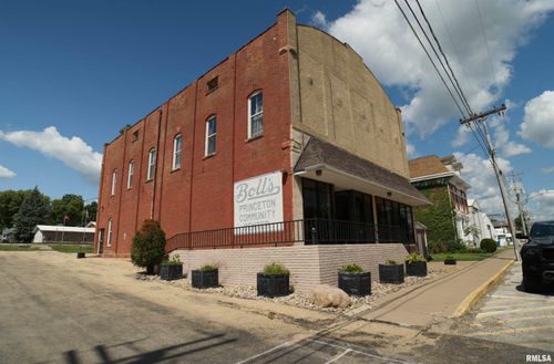 428 N River Dr, Princeton, IA, 52768-7703 | Card Image