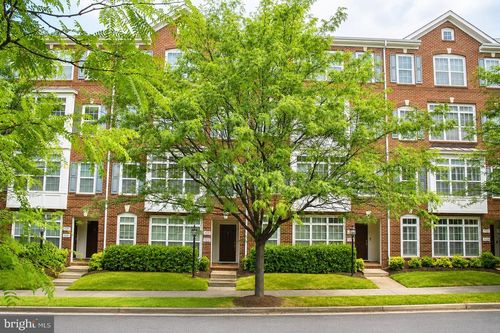19283 Winmeade Dr, LEESBURG, VA, 20176-6513 | Card Image