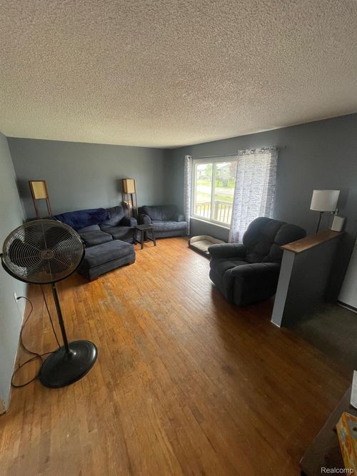 8415 Cappy Ln, Swartz Creek, MI, 48473-1203 | Card Image