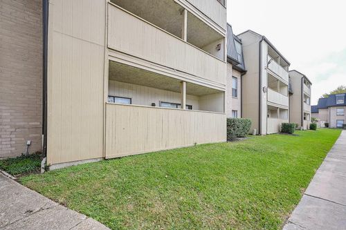 2-8427 Hearth Dr, Houston, TX, 77054-2746 | Card Image