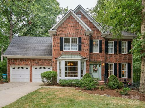 423 Shrewsbury Ln, Matthews, NC, 28105-2517 | Card Image