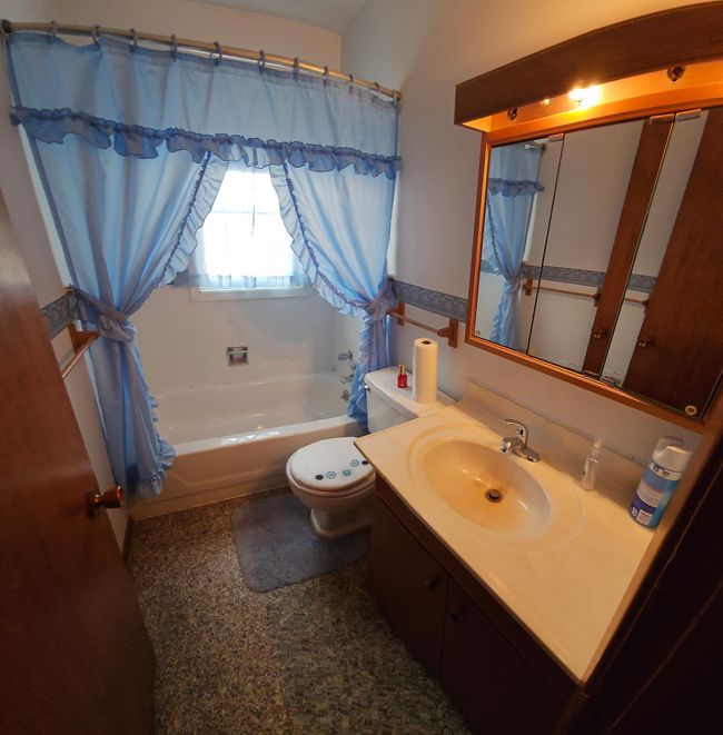 bathroom 2 | Image 16