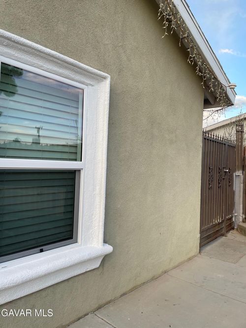 369 E Avenue R4, Palmdale, CA, 93550-5222 | Card Image