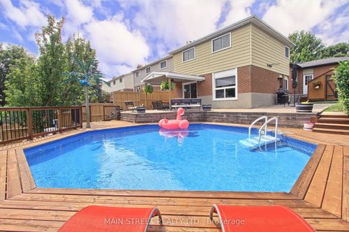 124 Lee Ave, Bradford, ON, L3Z1A9 | Card Image