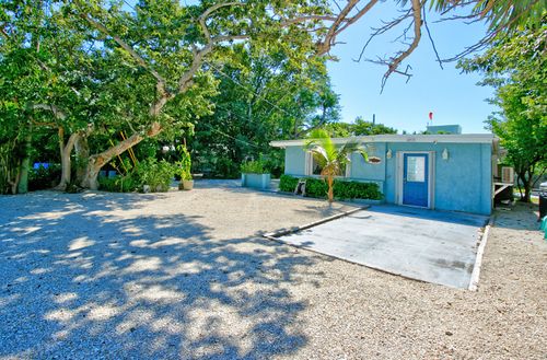 158 Pearl Ave, Tavernier, FL, 33070-2422 | Card Image