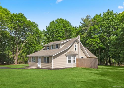 5 Long Pond Rd, Ridge, NY, 11961-1828 | Card Image