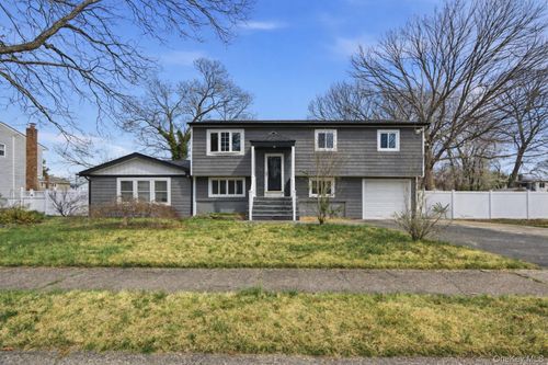 41 Madison Ave, Amityville, NY, 11701-1825 | Card Image